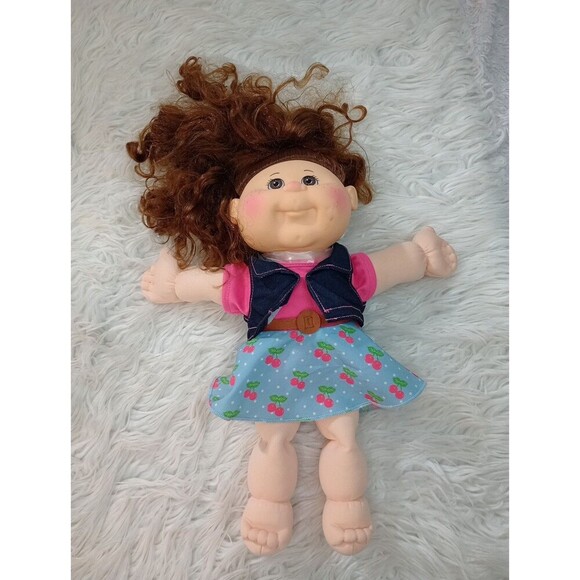 2015 / 2016 Cabbage Patch Kid Brown Hair Brown Eyes Female WCT-53K - Picture 2 of 13